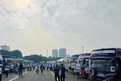 Indonesia's Ministry of Transport has prepared 30,451 buses to serve the homecoming flow. (Photo: VNA)