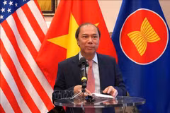 Vietnamese Ambassador to the US Nguyen Quoc Dung delivers remarks at the National Day celebration. (Photo: VNA)