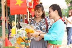 Local staples are introduced at Xuan Son National Park (Photo: baophutho.vn)