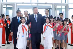 Party chief directs tasks to achieve modern education