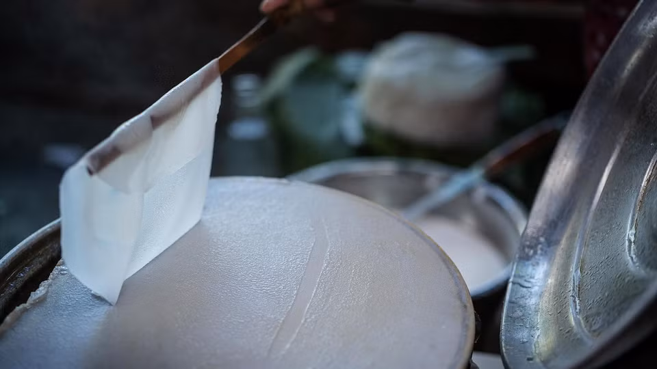 Steamed rice roll is a familiar staple to locals in the central region. (Photo: Vietnam Pictorial)