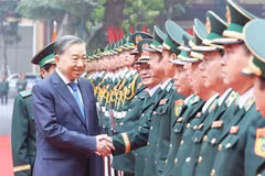 Party General Secretary To Lam visits the Border Guard High Command Headquarters. (Photo: VNA)