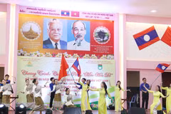 An art performance at the ceremony. (Photo: VNA)