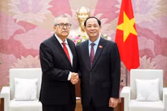Vice Chairman of the National Assembly (NA) Tran Quang Phuong (right) and Pedro Vazquez Gonzalez, Politburo member of the Mexican Labour Party and Chairman of the Foreign Affairs Committee of the Chamber of Deputies of Mexico. (Photo: VNA)