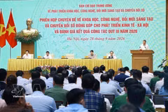 Prime Minister Le Minh Hung speaks at the meeting on science, technology contributions to socio-economic development in Hanoi on September 28. (Photo: VNA)