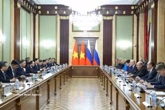 At the meeting between General Secretary of the Communist Party of Vietnam Central Committee and President To Lam and Russian Prime Minister Mikhail Mishustin in Moscow on September 8. (Photo: VNA)