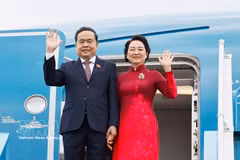 National Assembly (NA) President Tran Thanh Man and his spouse, Nguyen Thi Thanh Nga, leave Hanoi on September 6 for official visits to the Republic of Korea (RoK) and Mongolia. (Photo: VNA)