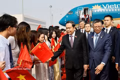 President of the National Assembly (NA) Tran Thanh Man and a high-ranking Vietnamese delegation arrive at Beijing Capital International Airport at noon on October 11 (local time), beginning an official visit to China. (Photo: VNA)