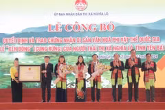 A ceremony to grant the national intangible cultural heritage recognition to the Xen Dong festival, known as the forest worship ritual, of the Thai in Nghia Lo town takes place in Lai Chau on December 21. (Photo: VNA)