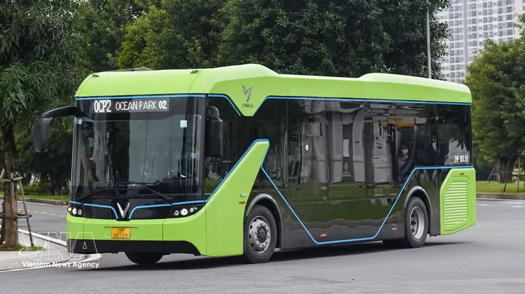 Hanoi adds electric buses on two more routes (Photo: VNA)