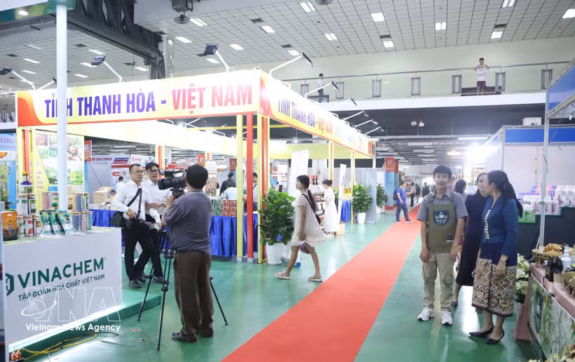 A view of Vietnamese booths at the 2026 Vietnam-Laos Trade Fair. (Illustrative Photo: VNA) 