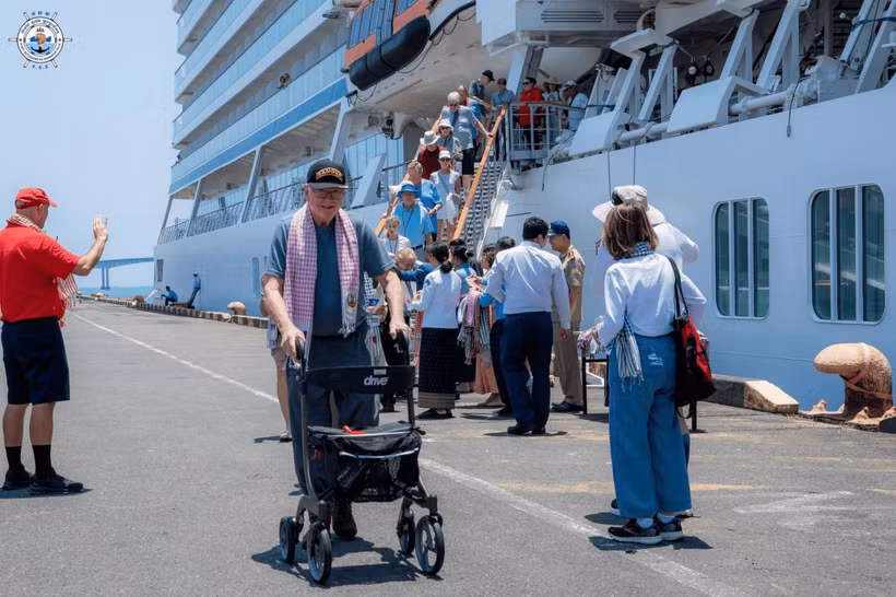 International tourists arrive in Cambodia through the Sihanoukville Autonomous Port (Photo: phnompenhpost) 