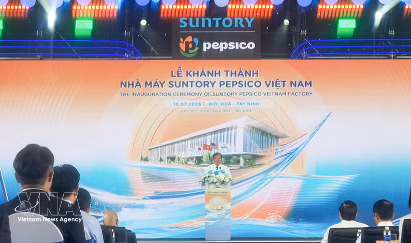 Chairman of the Tay Ninh provincial People's Committee Le Van Han delivers remarks at the inauguration ceremony. (Photo: VNA) 