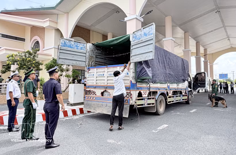  Khanh Binh International Land Border Gate in An Giang province.( Photo: VNA)