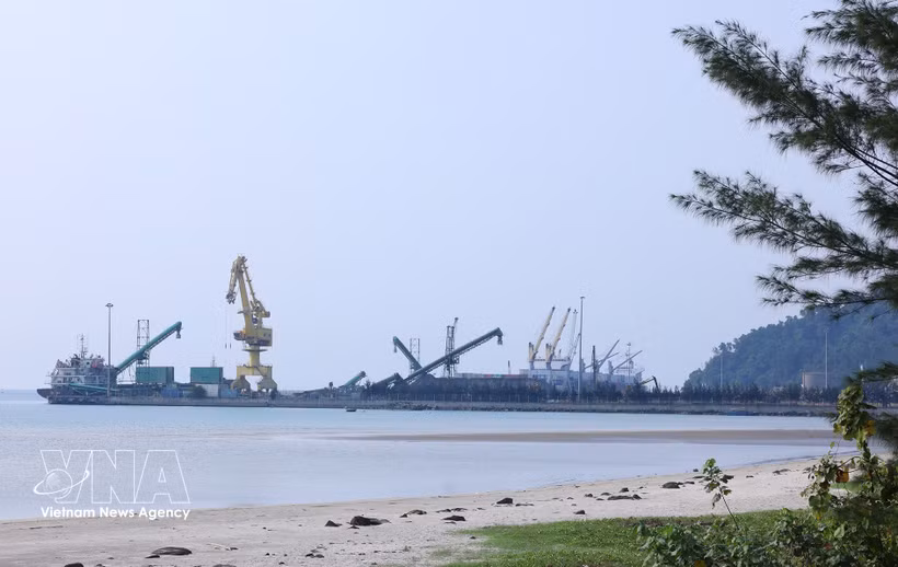 Activities in Chan May Bay, part of the Chan May–Lang Co Economic Zone in Hue city. (Photo: VNA)