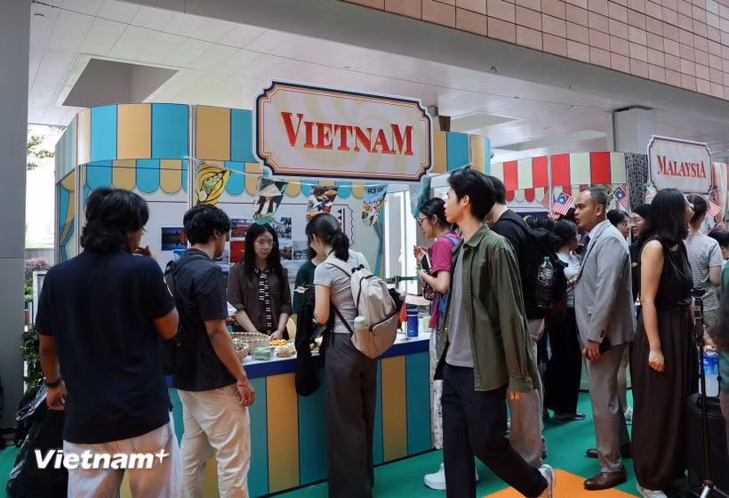Promoting Vietnamese products at a trade fair. (Illustrative photo: VNA) 