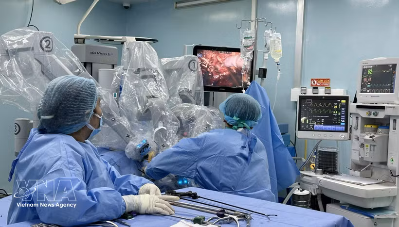 Gallery - Binh Dan Hospital sets Vietnam record with 4,278 robotic surgeries - image 17