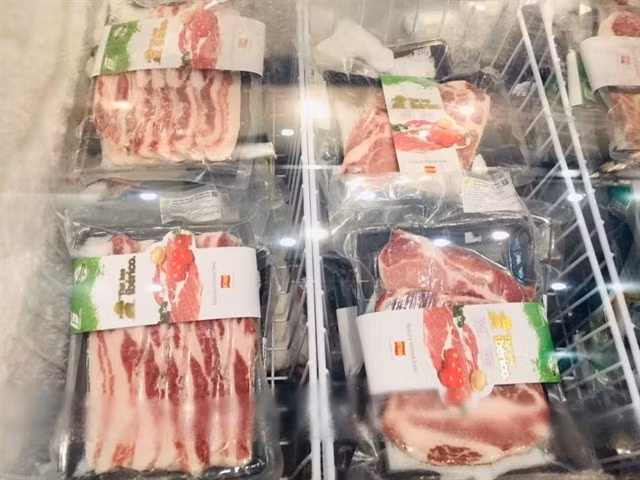 Imported pork on sale at a supermarket. (Photo VNA)