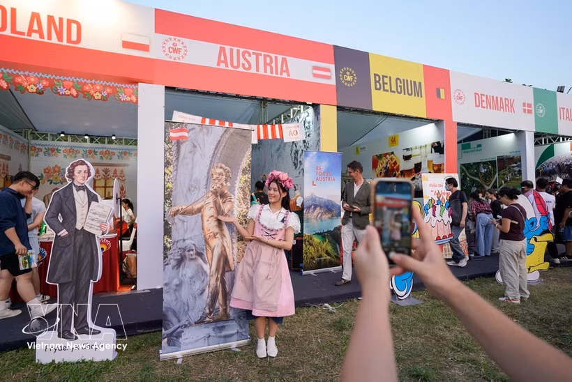 Hanoi festival celebrates Vietnamese and global cultures (Photo: VNA)