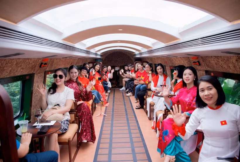 After one year of operation, the train has completed nearly 400 services, carrying almost 100,000 passengers. (Photo: hanoimoi.vn) 