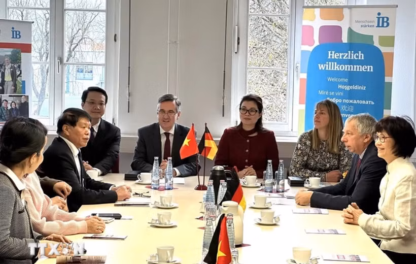 At the signing ceremony among Vietnamese-based SHD-CORP Joint Stock Company, Harz district authority, and IB Mitte GmbH. (Photo: VNA)