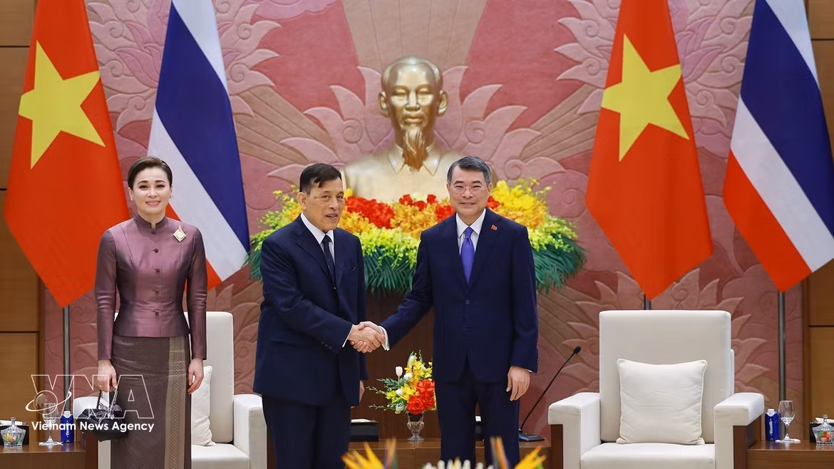 Vietnamese leaders meet with Thai King and Queen