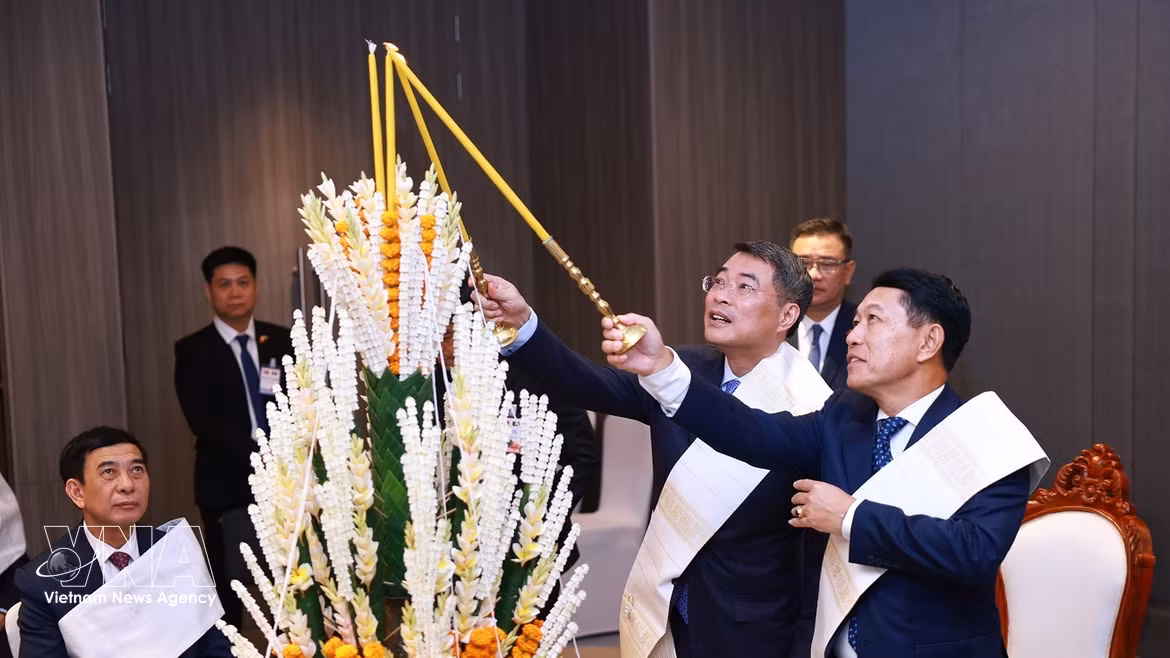 Vietnamese Prime Minister attends traditional Lao wrist-tying ceremony