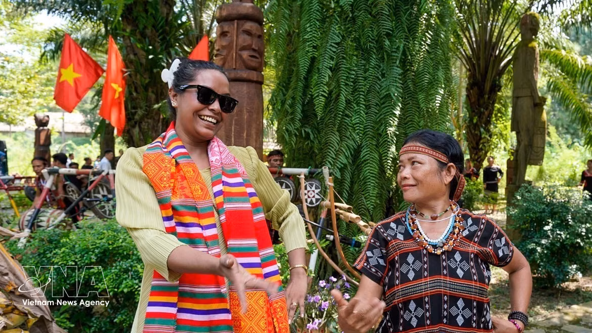 Vietnam’s cultural diversity captivates international delegates