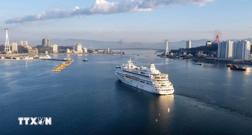 Quang Ninh attracts international cruise ships to visit Ha Long Bay. (Photo: VNA)