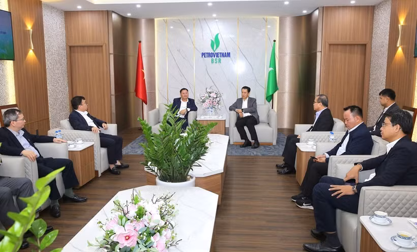 BSR leaders receive Lao Ministry of Industry and Commerce (Photo: VNA)