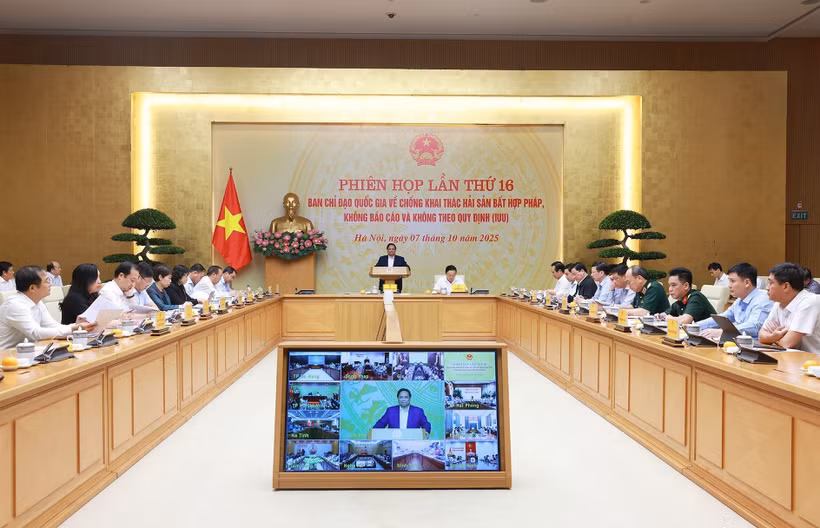 Prime Minister Pham Minh Chinh speaks at the 16th session of the National Steering Committee on combating IUU fishing on October 7, 2025. (Photo: VNA)