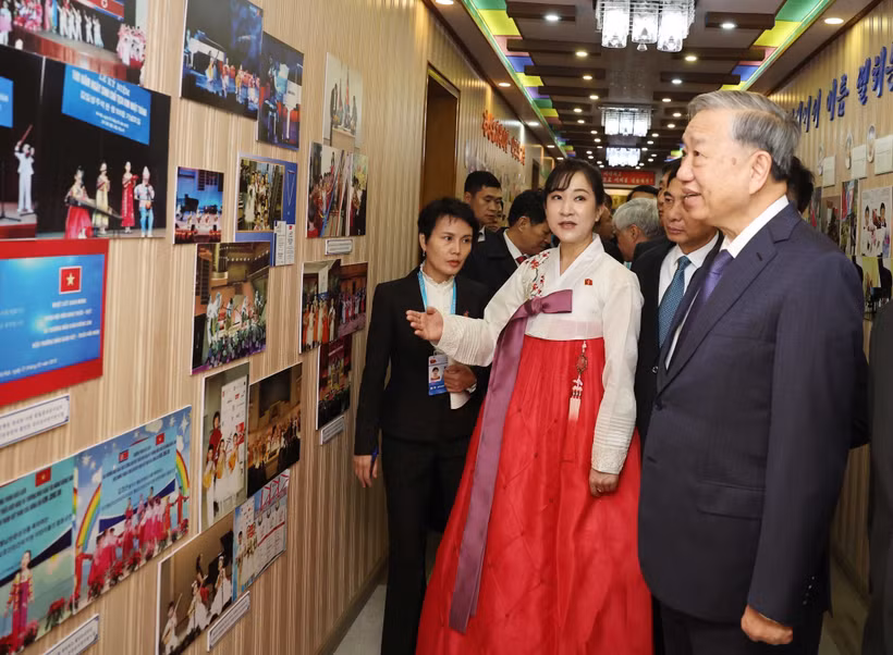 Party General Secretary To Lam visits Kyongsang kindergarten (Photo: VNA)