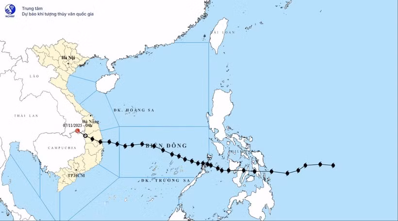 At 4:00 am, the centre of the low-pressure area is located near 14.6 degrees North latitude and 106.8 degrees East longitude, with maximum winds below level 6 (below 39km per hour). (Photo: NCHMF)