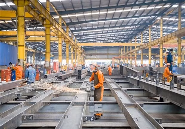 Manufacturers respond to higher new orders by ramping up production, which increased at the sharpest pace since July 2024. (Photo: VNA) 