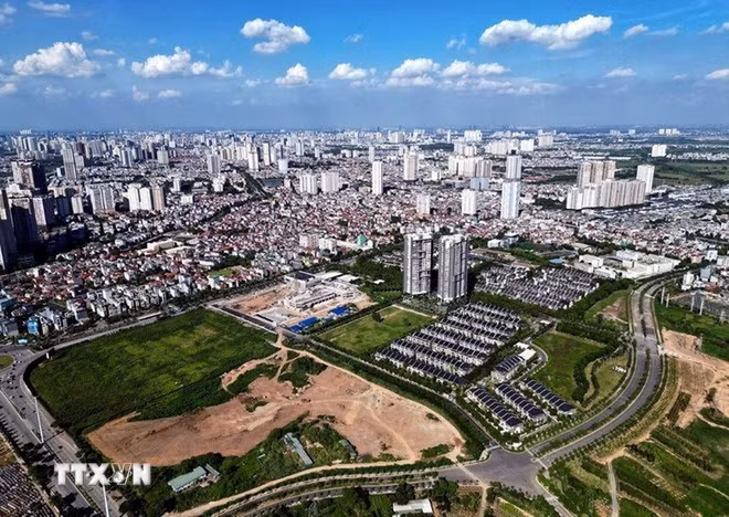 The expansion and connectivity of the national infrastructure network are widening access to labour resources and consumer markets. (Photo: VNA)
