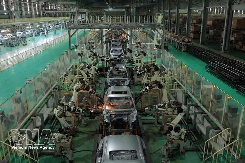 THACO Group operates an automated vehicle body welding line equipped with new-generation robots designed to ensure strong, stable and highly precise welds. (Photo: VNA)
