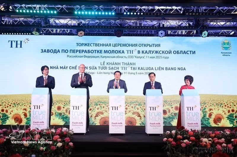 Delegates inaugurate TH Group’s fresh milk processing plant in Russia’s Kaluga in May 2025. (Photo: VNA)
