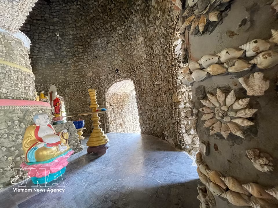 Patterns made from seashells and shell fragments adorn Bao Tich tower. (Photo: VNA)