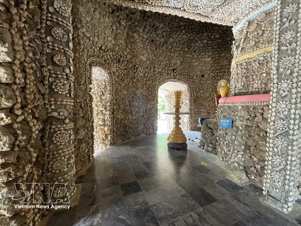 Patterns made from seashells and shell fragments adorn Bao Tich tower. (Photo: VNA)