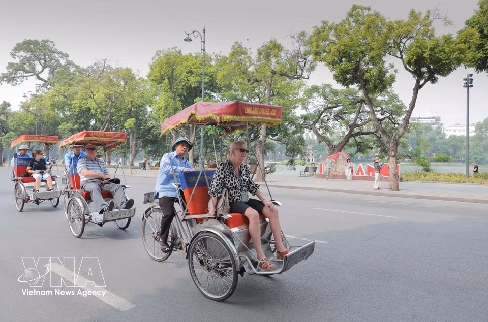 Under the vision of the capital’s 100-year master plan, the historic inner-city area, including Hoan Kiem Lake and surrounding areas, is being studied for preservation and redevelopment. (Photo: Phan Phuong/VNA)