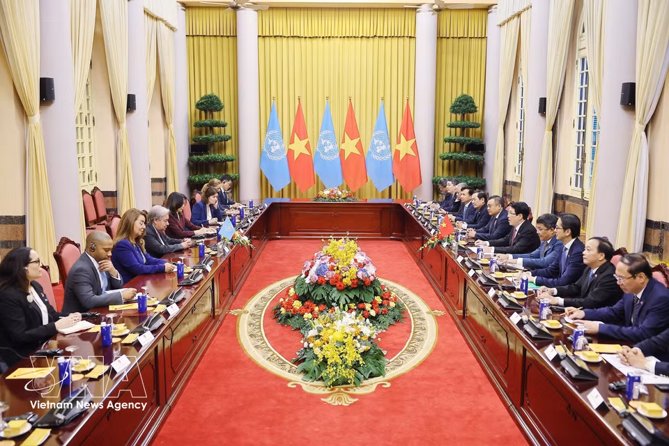 President Luong Cuong holds talks with UN Secretary-General António Guterres in October 2025. (Photo: Lam Khanh - VNA)