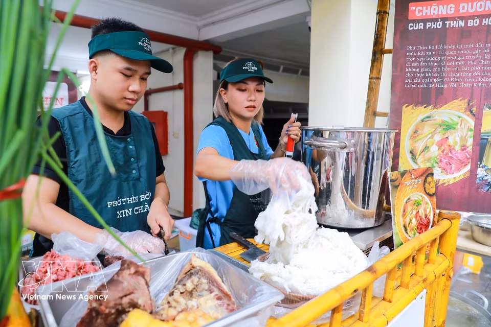 Pho Thin Bo Ho is one of Hanoi’s oldest and most iconic traditional pho brands. Established in 1955, it is renowned for its traditional flavour and clear, naturally sweet broth simmered from bones. (Photo: VNA)