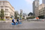 Bicycle-sharing service attracts young people in HCM city
