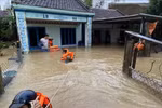 Emergency relief provided for flood-hit people in Binh Dinh, Phu Yen