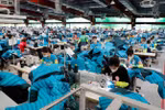 Vietnamese textiles and garments are now exported to over 100 markets worldwide. (Photo: VNA)