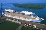 Luxurious cruise ship brings over 3,800 visitors to Vietnam