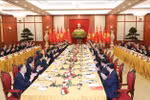 Vietnamese, Chinese Party leaders hold talks