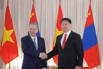 Party General Secretary and State President To Lam (left) meets with Mongolian President Ukhnaagiin Khurelsukh in Ulaanbaatar on September 30. (Photo: VNA)