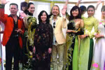 Tuan (fifth from left) poses with organisers and models in the show.