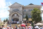 Localities see surges in tourist numbers during five-day holidays 